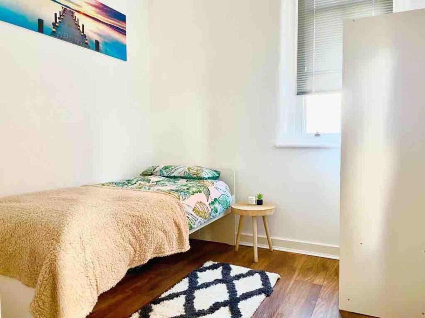 2 Bed Self Contained Apartment Wrexham Eksteriør bilde