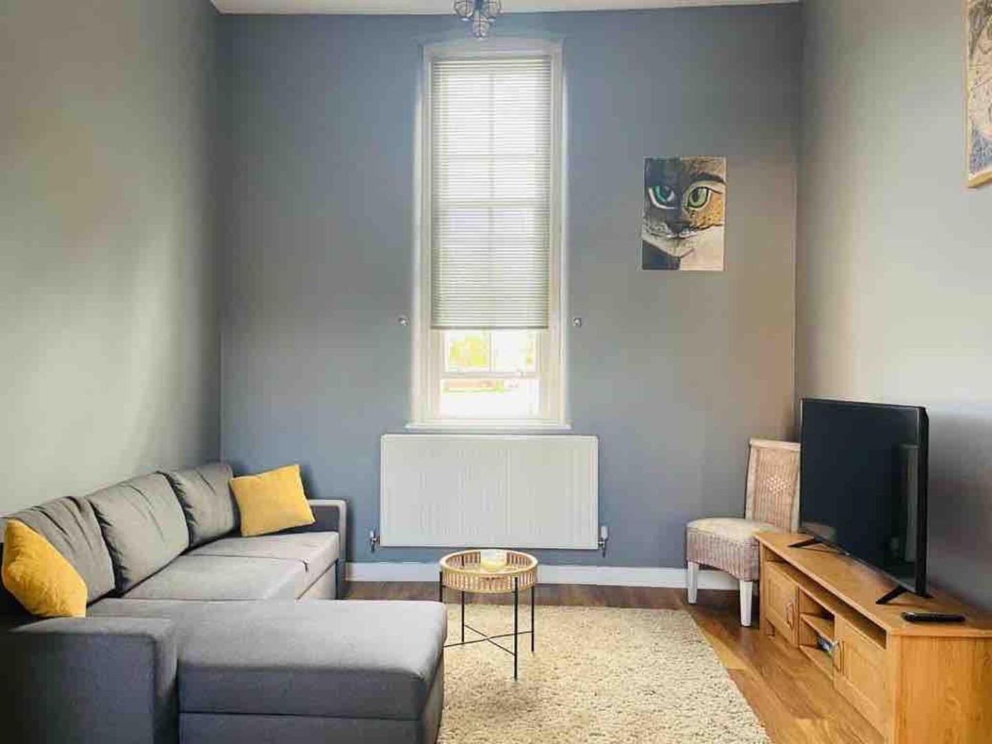 2 Bed Self Contained Apartment Wrexham Eksteriør bilde