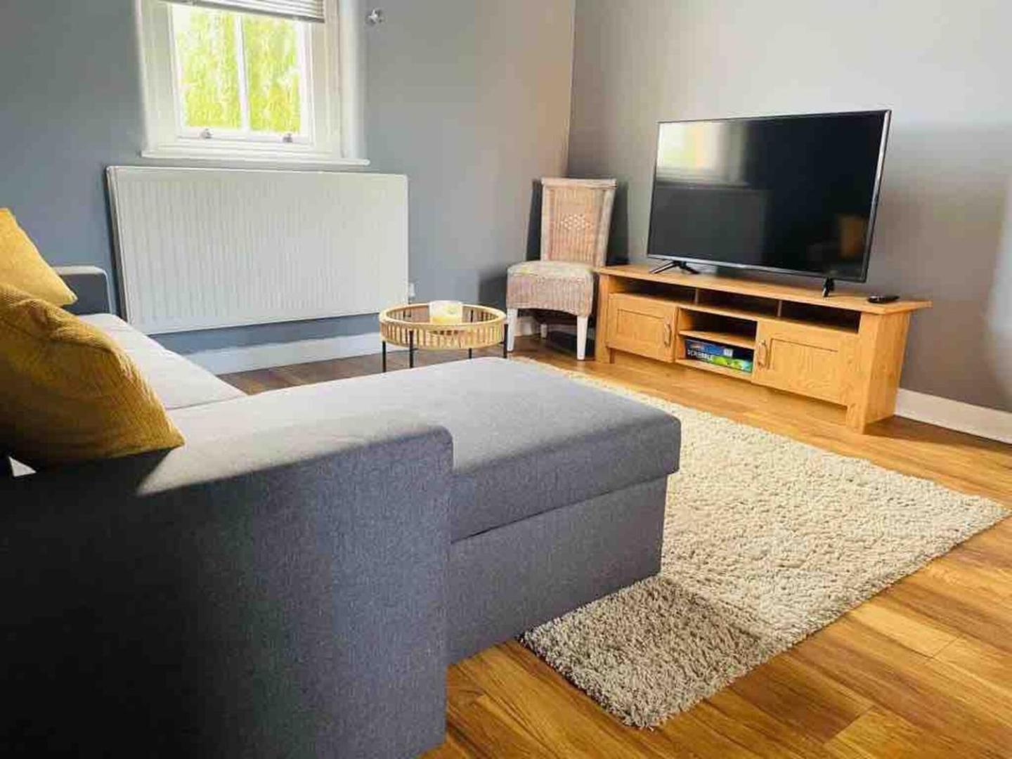 2 Bed Self Contained Apartment Wrexham Eksteriør bilde