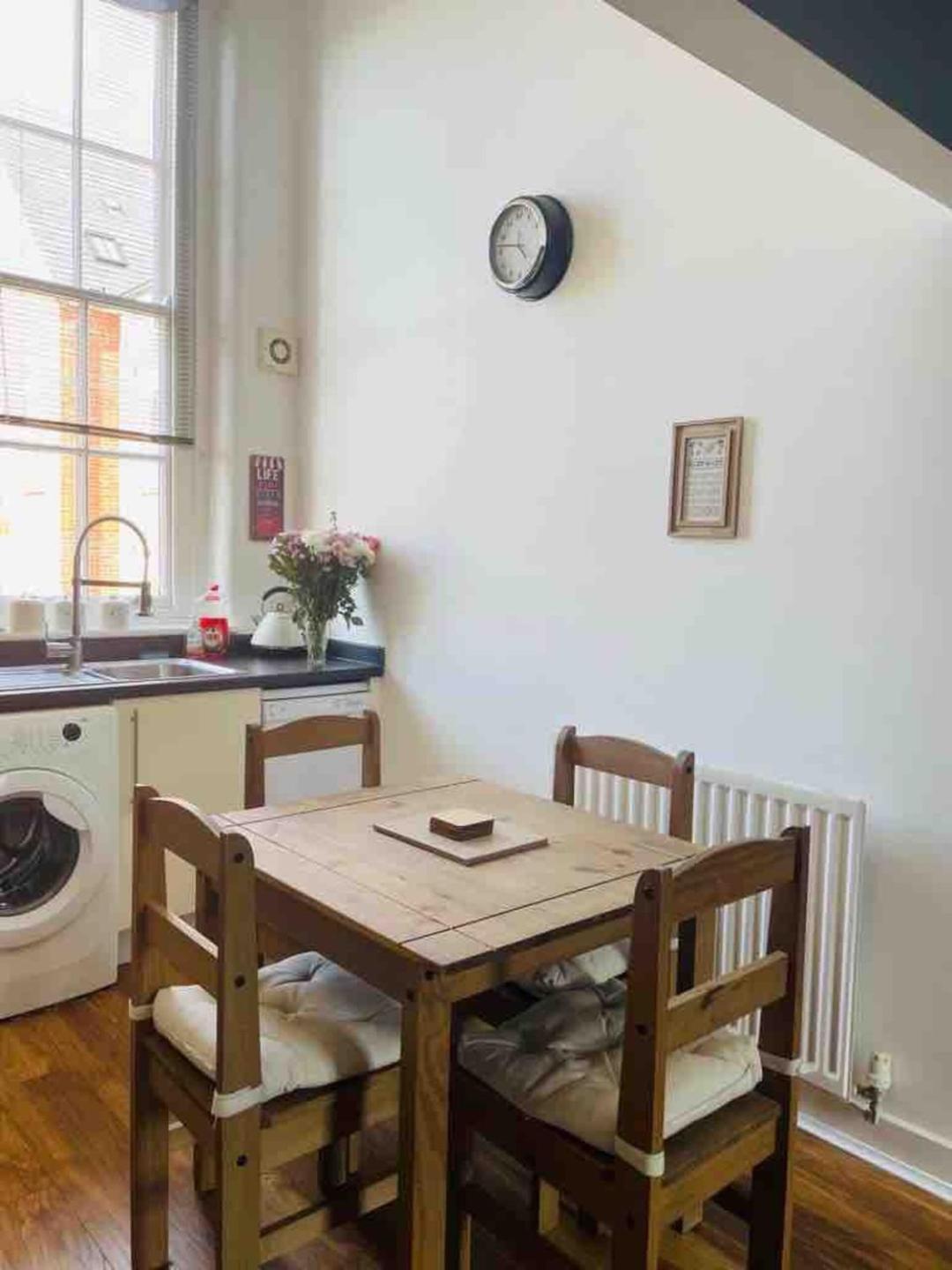 2 Bed Self Contained Apartment Wrexham Eksteriør bilde