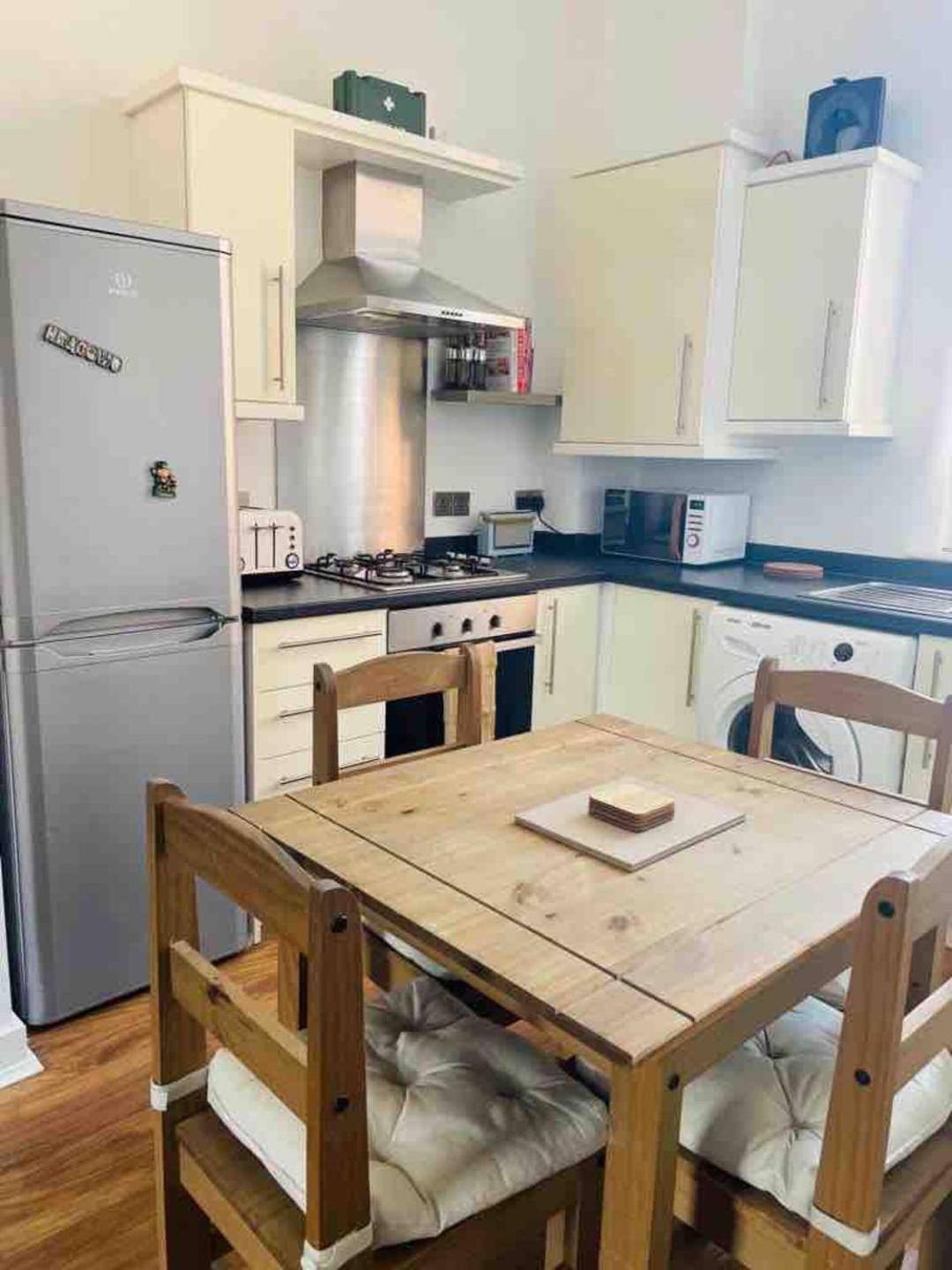 2 Bed Self Contained Apartment Wrexham Eksteriør bilde