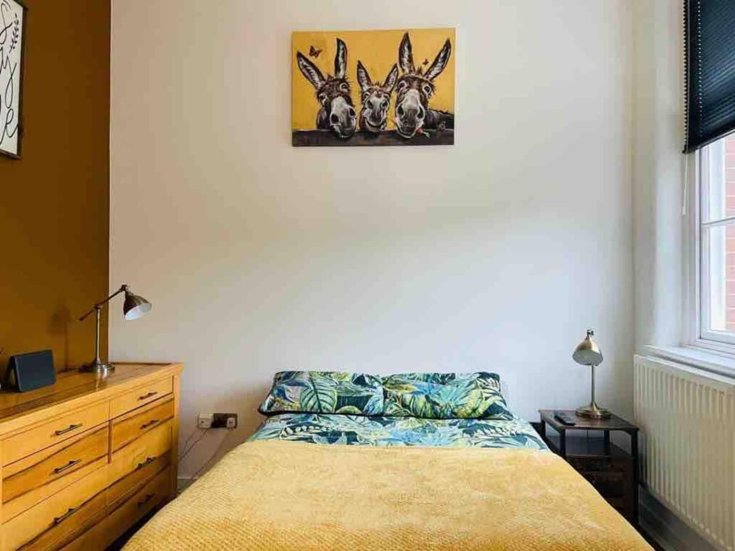 2 Bed Self Contained Apartment Wrexham Eksteriør bilde